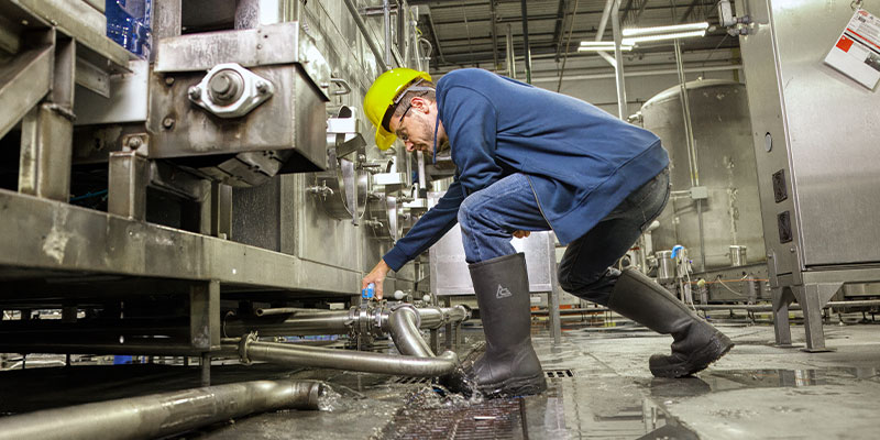 How Safety Footwear Impacts Workplace Injury Reduction