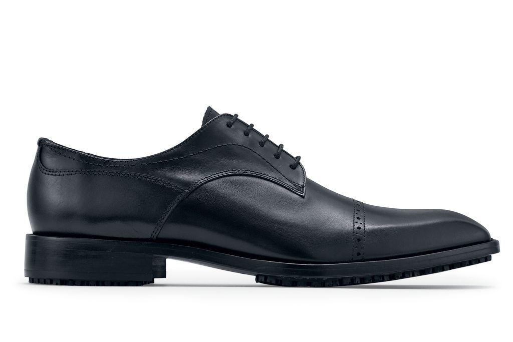 Black formal shoes for men for an impeccable style